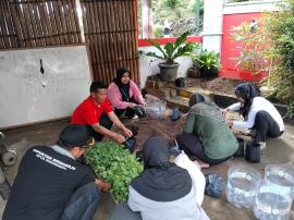 Pemerintah Kalurahan Sidoharjo Awali Hari Jum'at Dengan Menanam Sayur Mayur